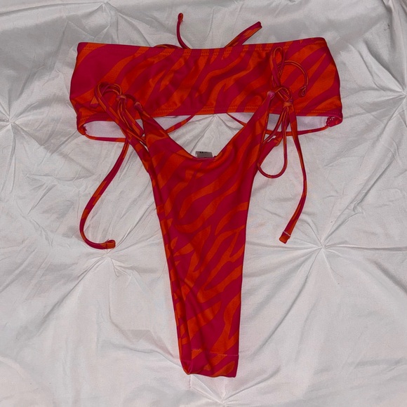 Strapless high cut bikini set (s) - Picture 3 of 3